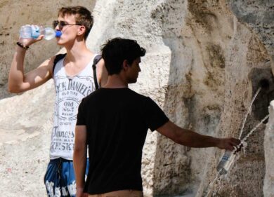 Fontana di Trevi, parte il cantiere. Gualtieri affonda l’idea del numero chiuso dell’assessore Onorato