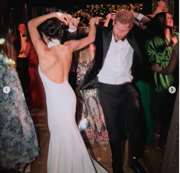 Harry e Meghan in crisi? Lei va una festa e lui in giro per il mondo. Che cosa sta succedendo. Rumor