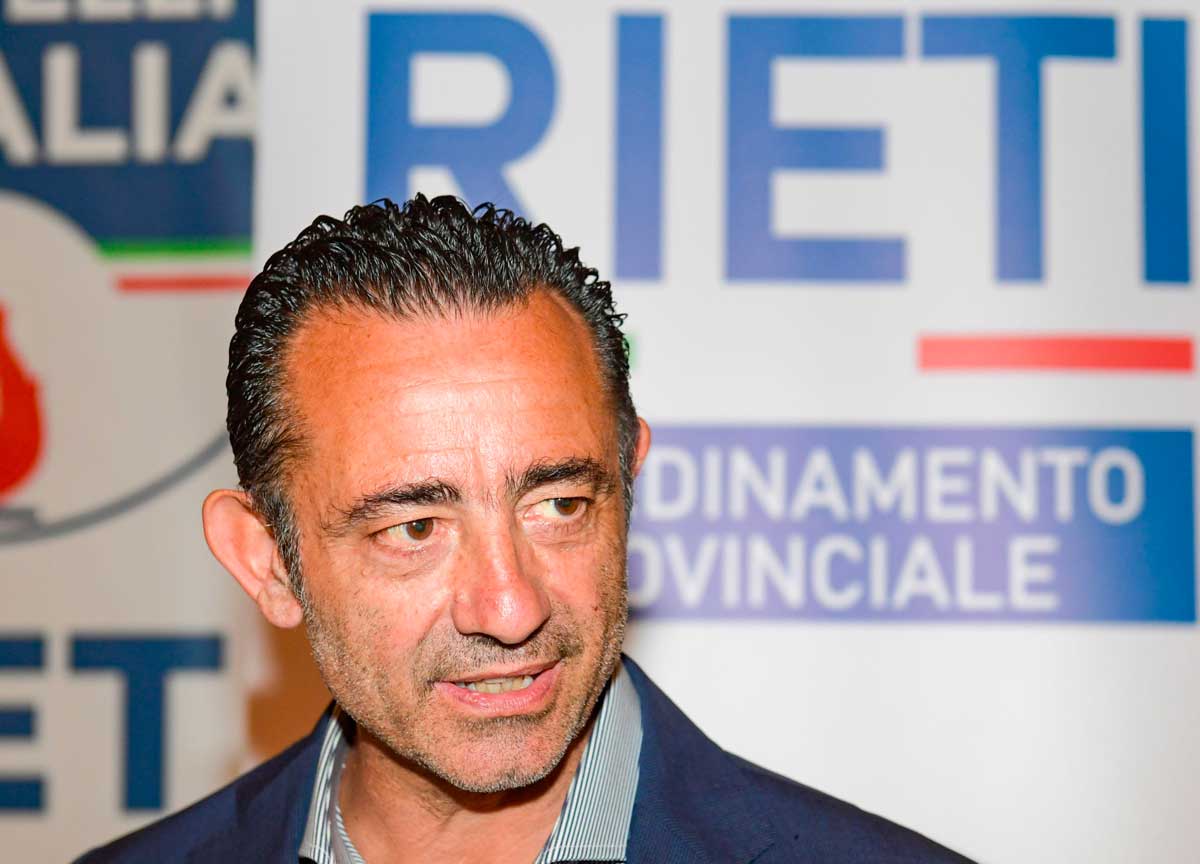 La Giunta Rocca cambia dieta: punta tutto sul peperoncino che a Rieti fa miracoli. Accende i militanti e insegna lo yoga