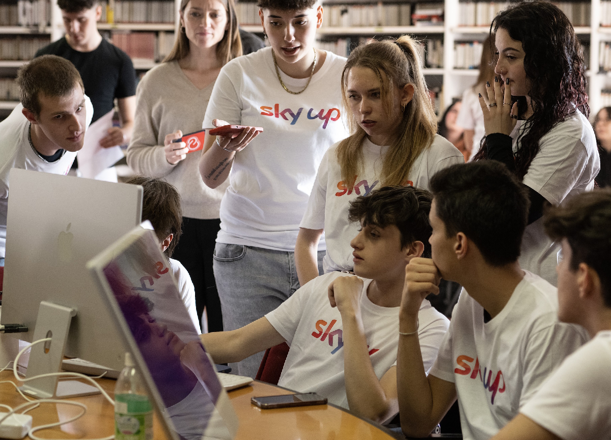 Sky, al via la terza edizione di ‘Sky Up The Edit’: il progetto per l’inclusione digitale nelle scuole Sky, al via la terza edizione di ‘Sky Up The Edit’: il progetto per l’inclusione digitale nelle scuole