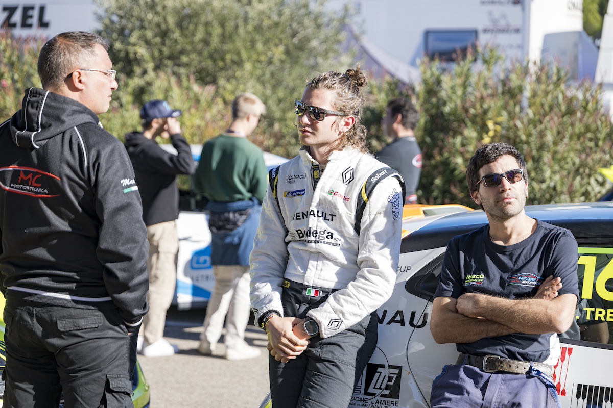 Leonardo Arduini è Campione Junior della Clio Cup Italia 2024: il giovane milanese trionfa con due gare d’anticipo Leonardo Arduini è Campione Junior della Clio Cup Italia 2024: il giovane milanese trionfa con due gare d’anticipo
