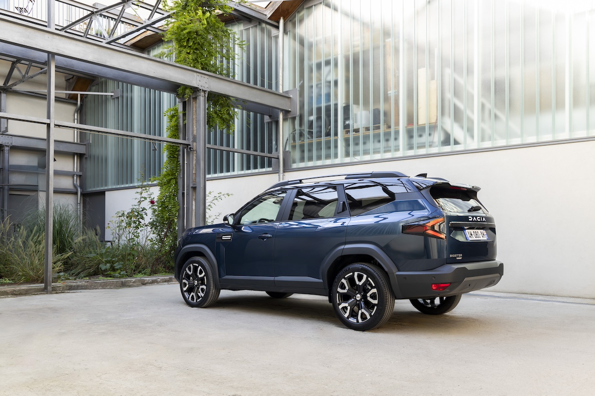 Dacia Bigster 2024: il nuovo C-SUV robusto ed eco-smart con motorizzazioni elettrificate