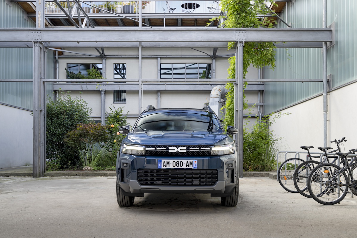 Dacia Bigster 2024: il nuovo C-SUV robusto ed eco-smart con motorizzazioni elettrificate
