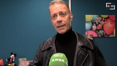 Rocco Siffredi a teatro: “Il futuro del porno? Tutti in pensione, arrivano i robot. I social media hanno portato alla disconnessione tra i giovani”