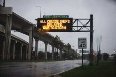L’uragano Milton si abbatte sulla Florida: 4 morti, blackout e case distrutte. Oltre tre milioni di persone senza elettricità