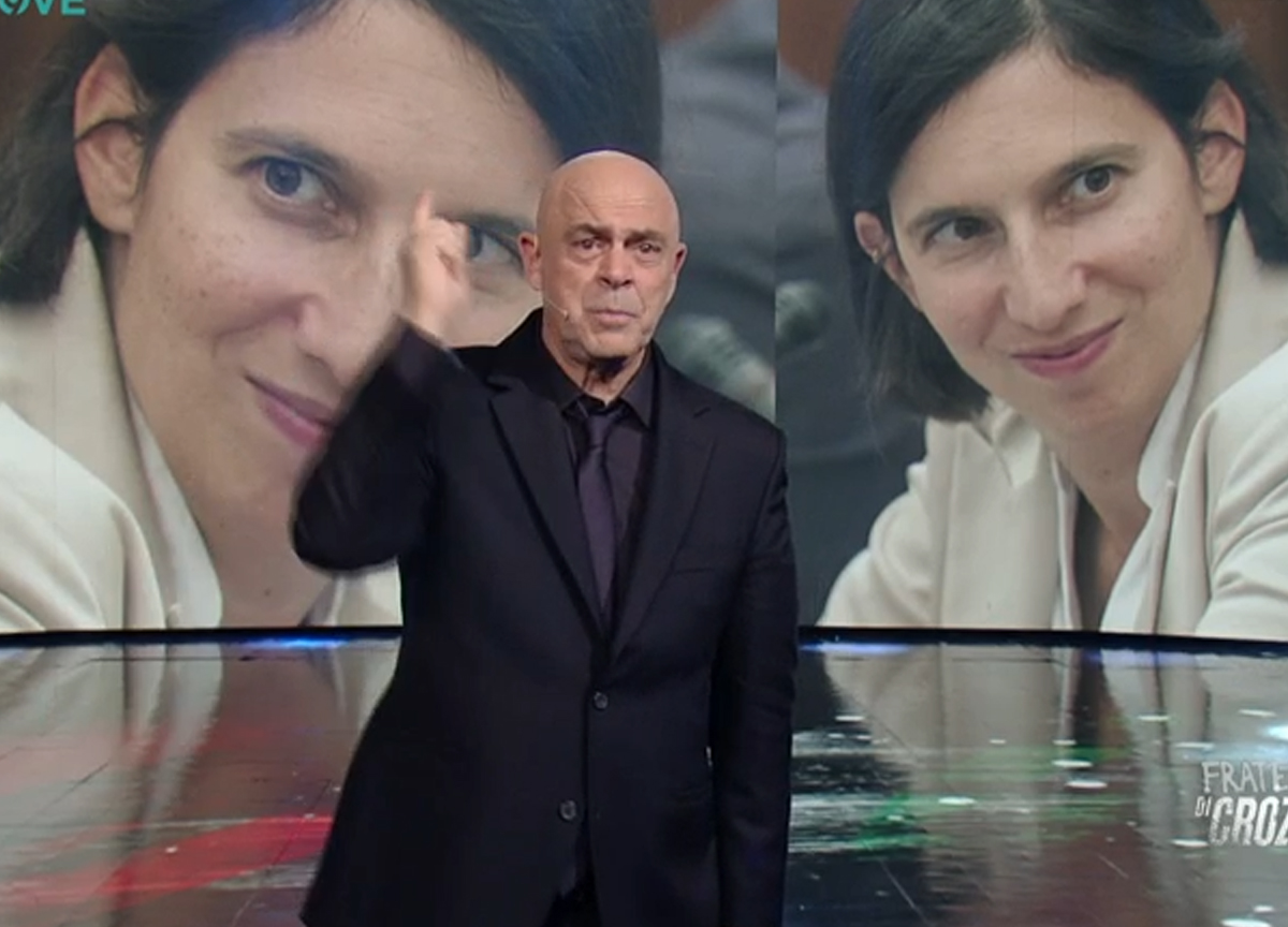 Maurizio Crozza nel suo monologo: “Schlein sogna di fare la regista come Veltroni, ma nel PD l’unico a stare in piedi è De Luca con i suoi settant’anni di mandato” Maurizio Crozza nel suo monologo: “Schlein sogna di fare la regista come Veltroni, ma nel PD l’unico a stare in piedi è De Luca con i suoi settant’anni di mandato”