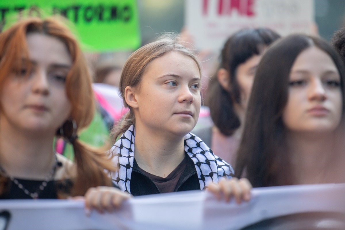Fridays for Future: a Milano c’è anche Greta Thunberg (in kefiah). FOTO