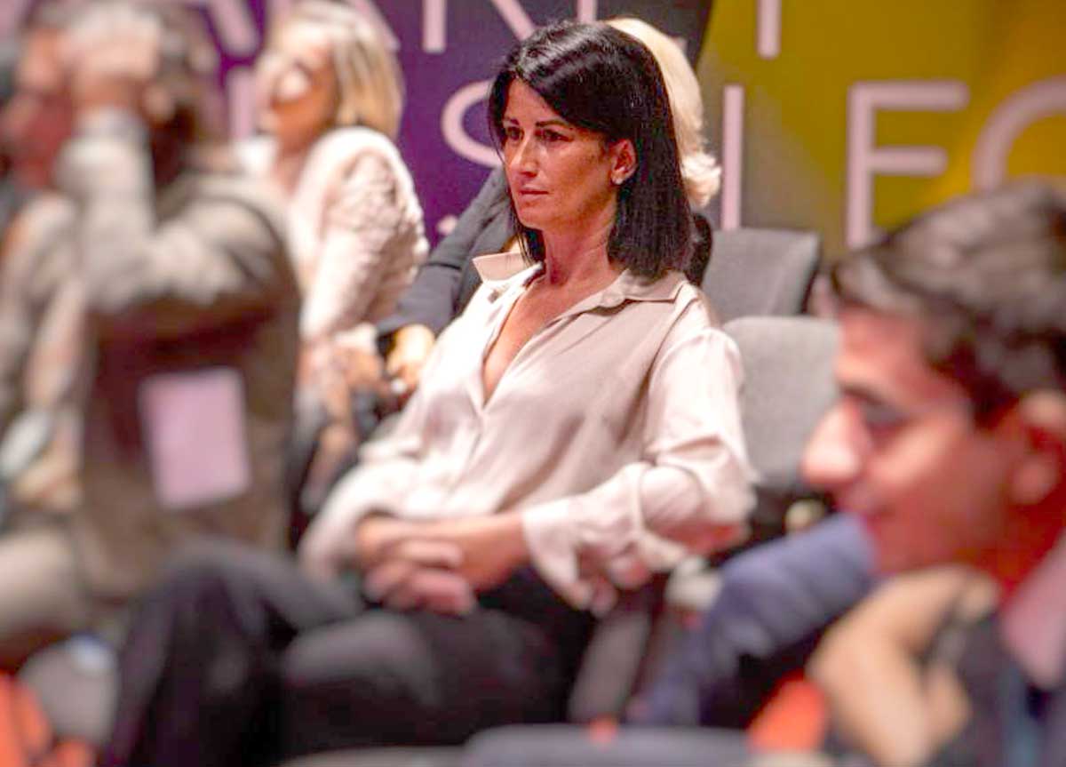 Elly Schlein versione cantante conquista più follower e like che come politica e capo del Pd. Tutti i numeri Elly Schlein versione cantante conquista più follower e like che come politica e capo del Pd. Tutti i numeri