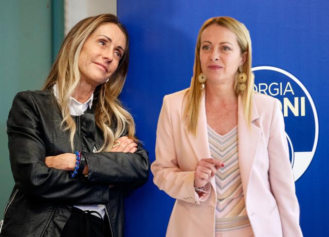 Il bancario che ha spiato i conti di Giorgia e Arianna Meloni: “Sono un maniaco del controllo”. Caccia ai mandanti Il bancario che ha spiato i conti di Giorgia e Arianna Meloni: “Sono un maniaco del controllo”. Caccia ai mandanti