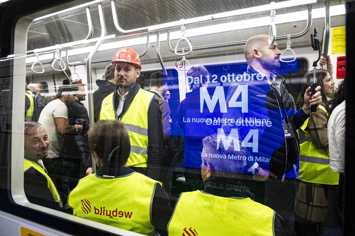 Milano: apre la metro M4, feste ed eventi alle fermate per l’inaugurazione dell’intera linea blu. FOTO Milano: apre la metro M4, feste ed eventi alle fermate per l’inaugurazione dell’intera linea blu. FOTO
