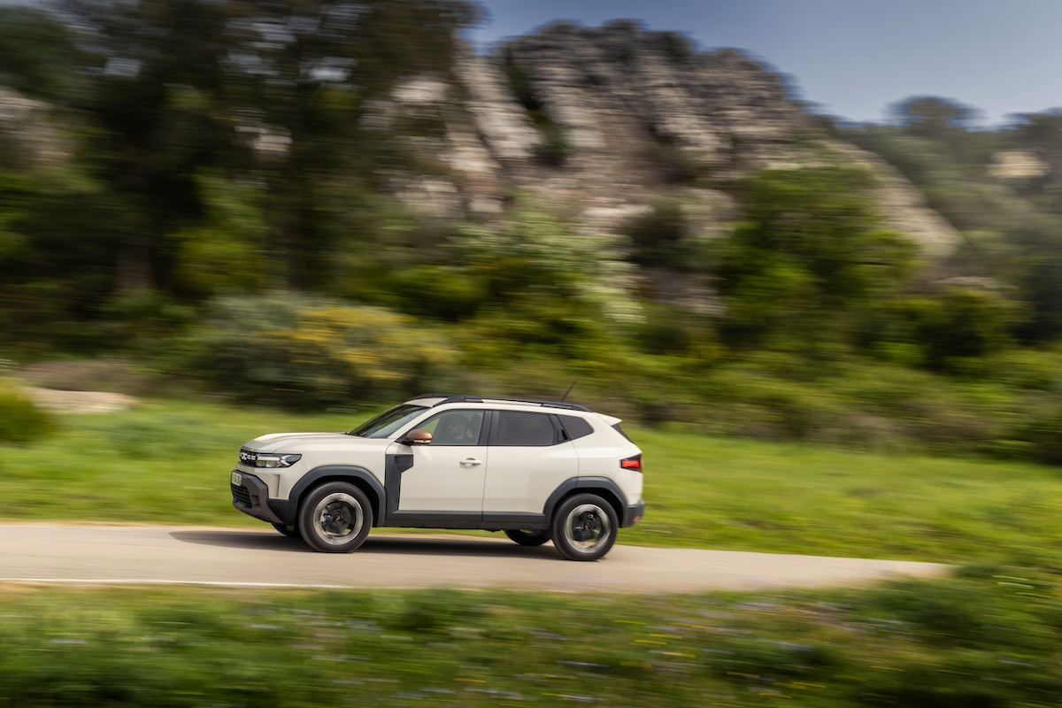 Nuovo Dacia Duster Full Hybrid 140: il SUV per tutta la famiglia, anche per i neopatentati