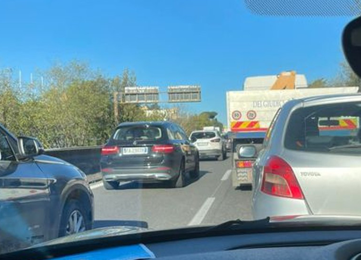 Paura sulla Pontina, 86enne al volante entra contromano a Tor de’ Cenci, fermato a Castel Romano: provoca 3 incidenti Paura sulla Pontina, 86enne al volante entra contromano a Tor de’ Cenci, fermato a Castel Romano: provoca 3 incidenti