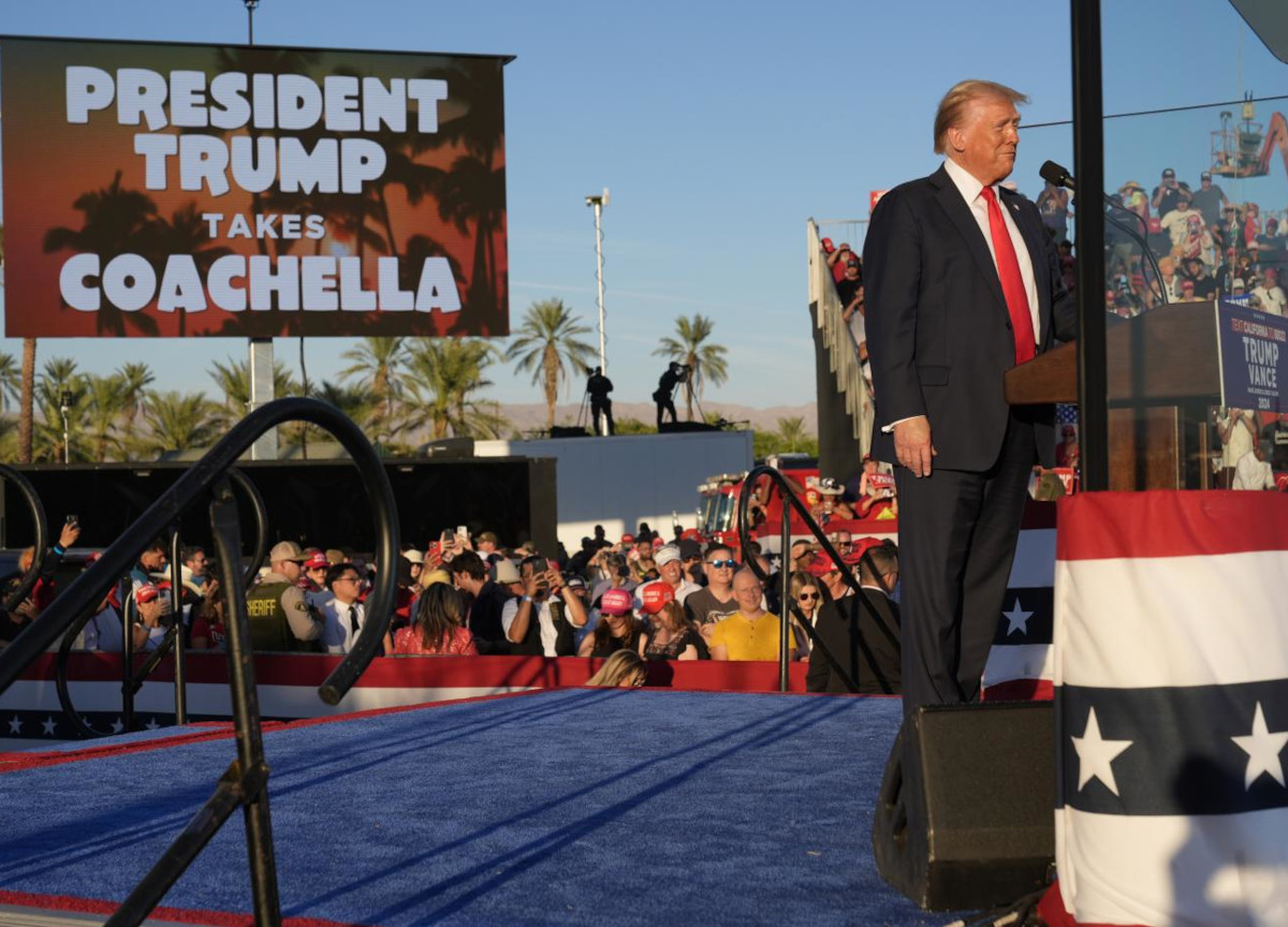 “Trump è sfuggito al terzo attentato”. Arrestato un uomo al suo comizio, finto pass giornalistico e un arsenale in auto