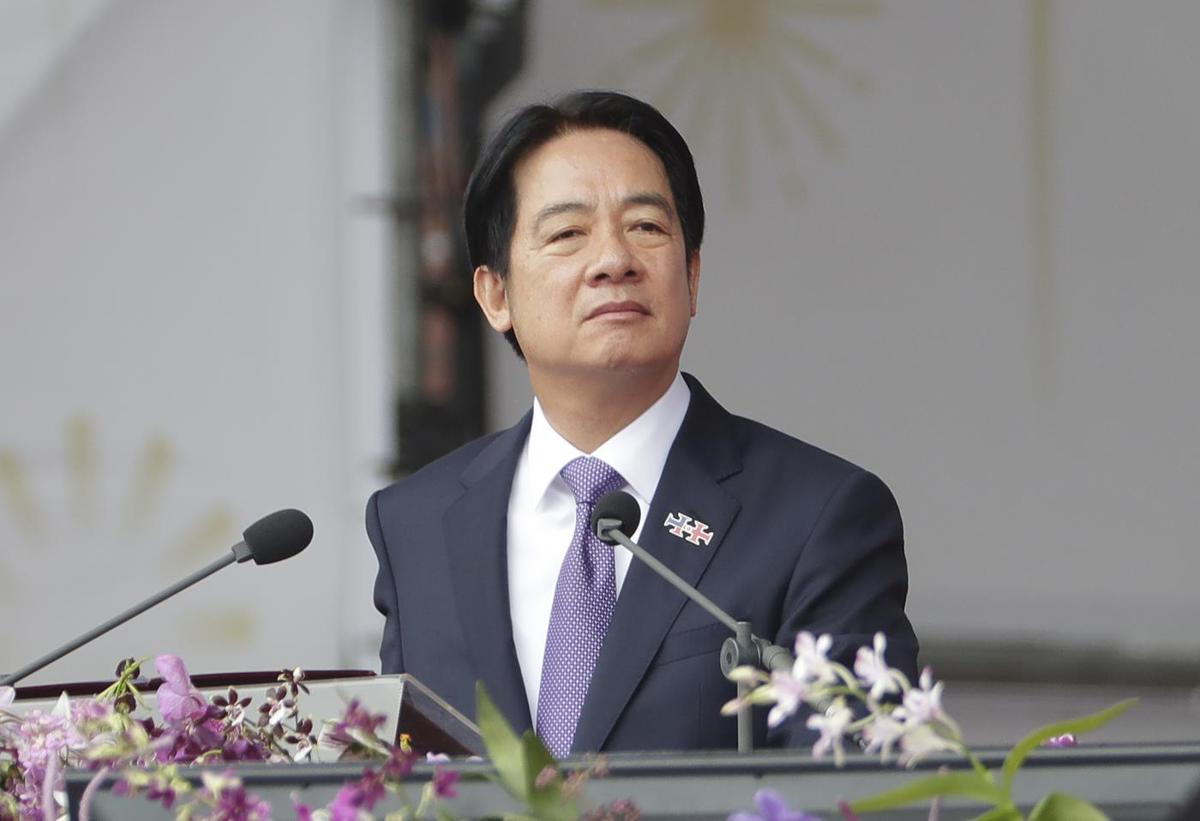 Taiwan, la Cina accerchia l’isola con aerei e navi. Tensione alle stelle: il presidente Lai riunisce il Consiglio di sicurezza Taiwan, la Cina accerchia l’isola con aerei e navi. Tensione alle stelle: il presidente Lai riunisce il Consiglio di sicurezza