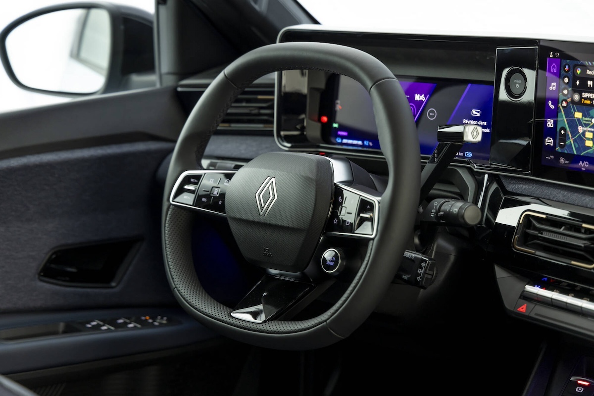 Parigi 2024, Renault svela la nuova 4 E-Tech Electric: l’auto elettrica versatile per tutte le esigenze