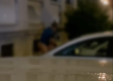 Como, turisti francesi fanno sesso in macchina in pieno giorno e davanti al Comune. Denunciati