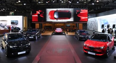 Alfa Romeo Junior debutta al Salone dell’Auto di Parigi 2024: innovazione ibrida e Made in Italy