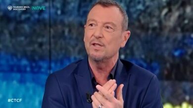 Ascolti tv, Amadeus e Striscia la Notizia con Lipari-Friscia accelerano (ma con De Martino assente su Rai1). Trend Auditel di lunedì 14 ottobre 2024