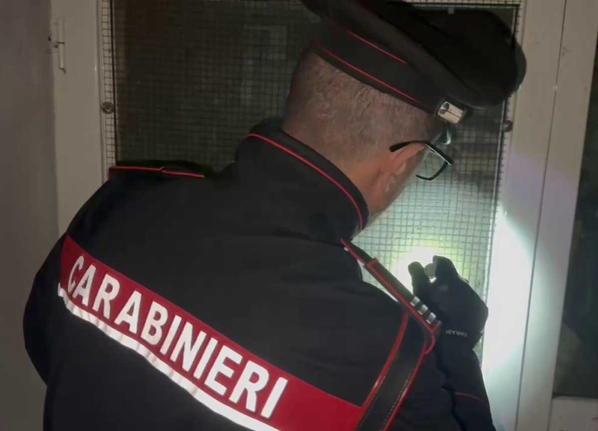 Blitz nel fortino del narcotraffico a Palermo: 18 arresti. Già pronte per essere smerciate migliaia di dosi di crack Blitz nel fortino del narcotraffico a Palermo: 18 arresti. Già pronte per essere smerciate migliaia di dosi di crack