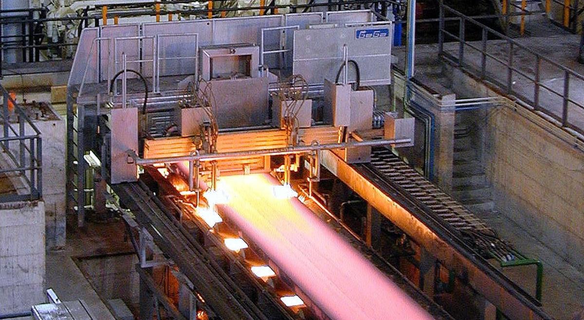 Ex-Ilva, il ministro Urso riaccende l’Altoforno1 tra le proteste dei tarantini