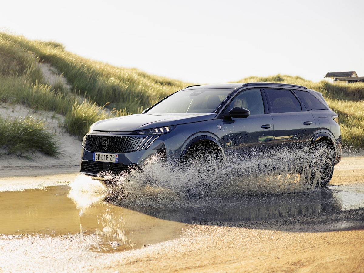 Peugeot lancia le versioni Long Range di E-3008 ed E-5008: la migliore autonomia nel segmento SUV elettrici Peugeot lancia le versioni Long Range di E-3008 ed E-5008: la migliore autonomia nel segmento SUV elettrici