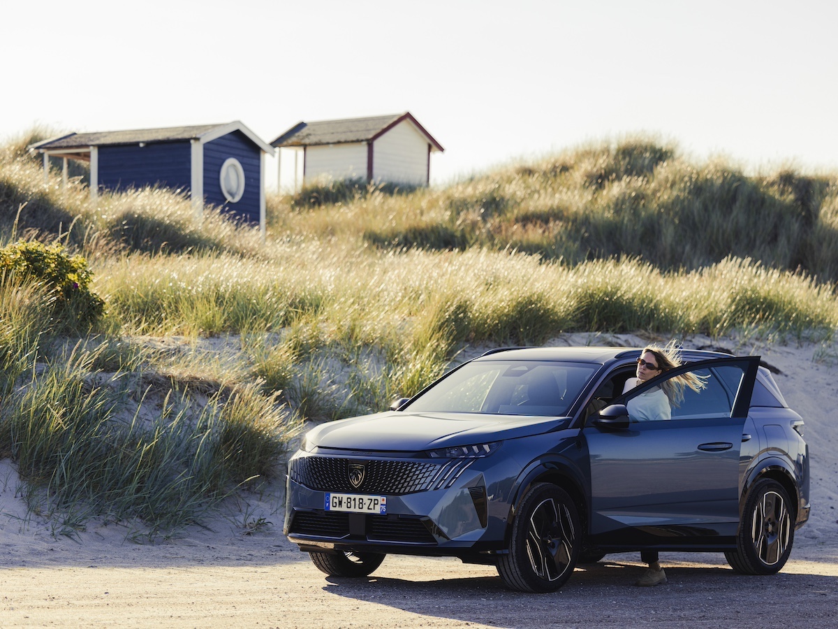 Peugeot lancia le versioni Long Range di E-3008 ed E-5008: la migliore autonomia nel segmento SUV elettrici Peugeot lancia le versioni Long Range di E-3008 ed E-5008: la migliore autonomia nel segmento SUV elettrici