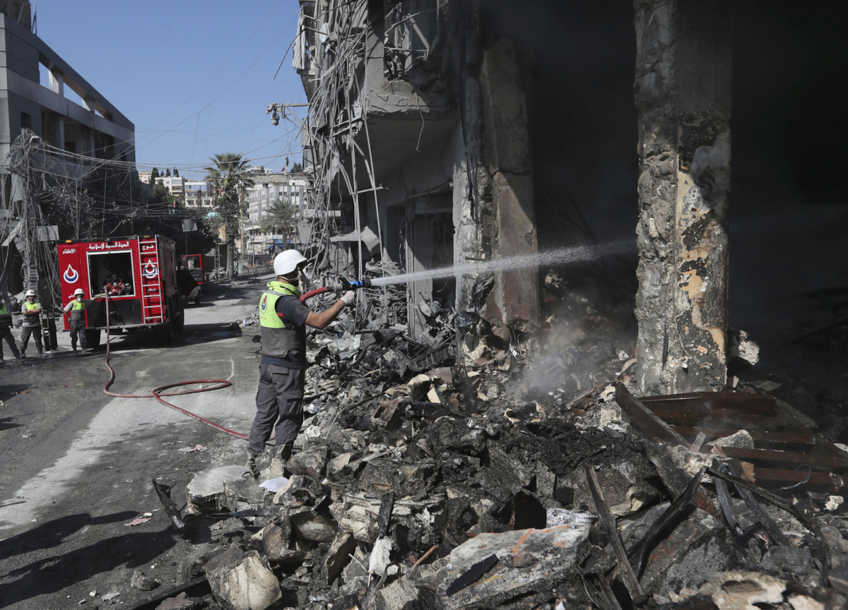 Guerra, Israele bombarda il sud di Beirut. Unifil denuncia: “Tank israeliano ha sparato sulla nostra postazione” Guerra, Israele bombarda il sud di Beirut. Unifil denuncia: “Tank israeliano ha sparato sulla nostra postazione”