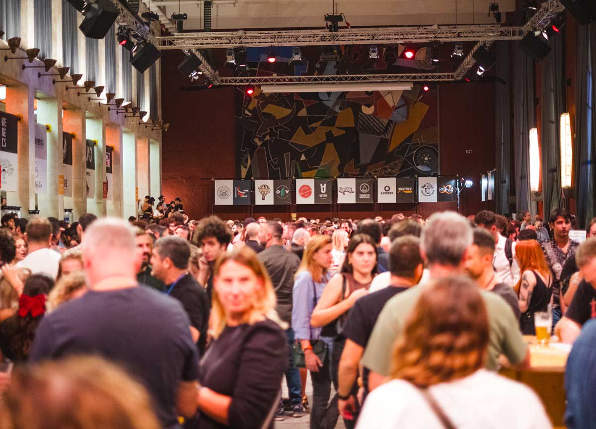 Dacci oggi l’Oktoberfest all’Eur con tanto di birra del mastro e sacerdote padre Daniele Randazzo