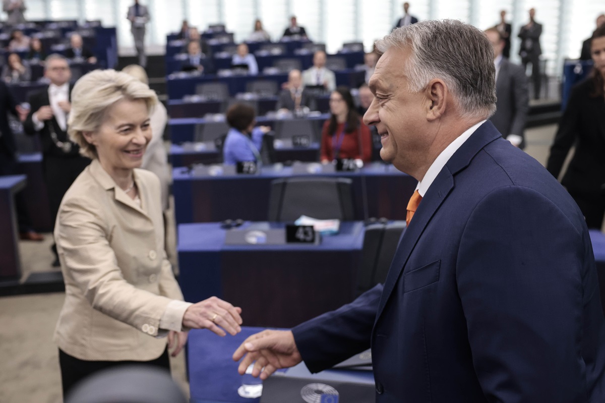Migranti, Orban costringe von der Leyen al tavolo e cavalca le contraddizioni Ue Migranti, Orban costringe von der Leyen al tavolo e cavalca le contraddizioni Ue