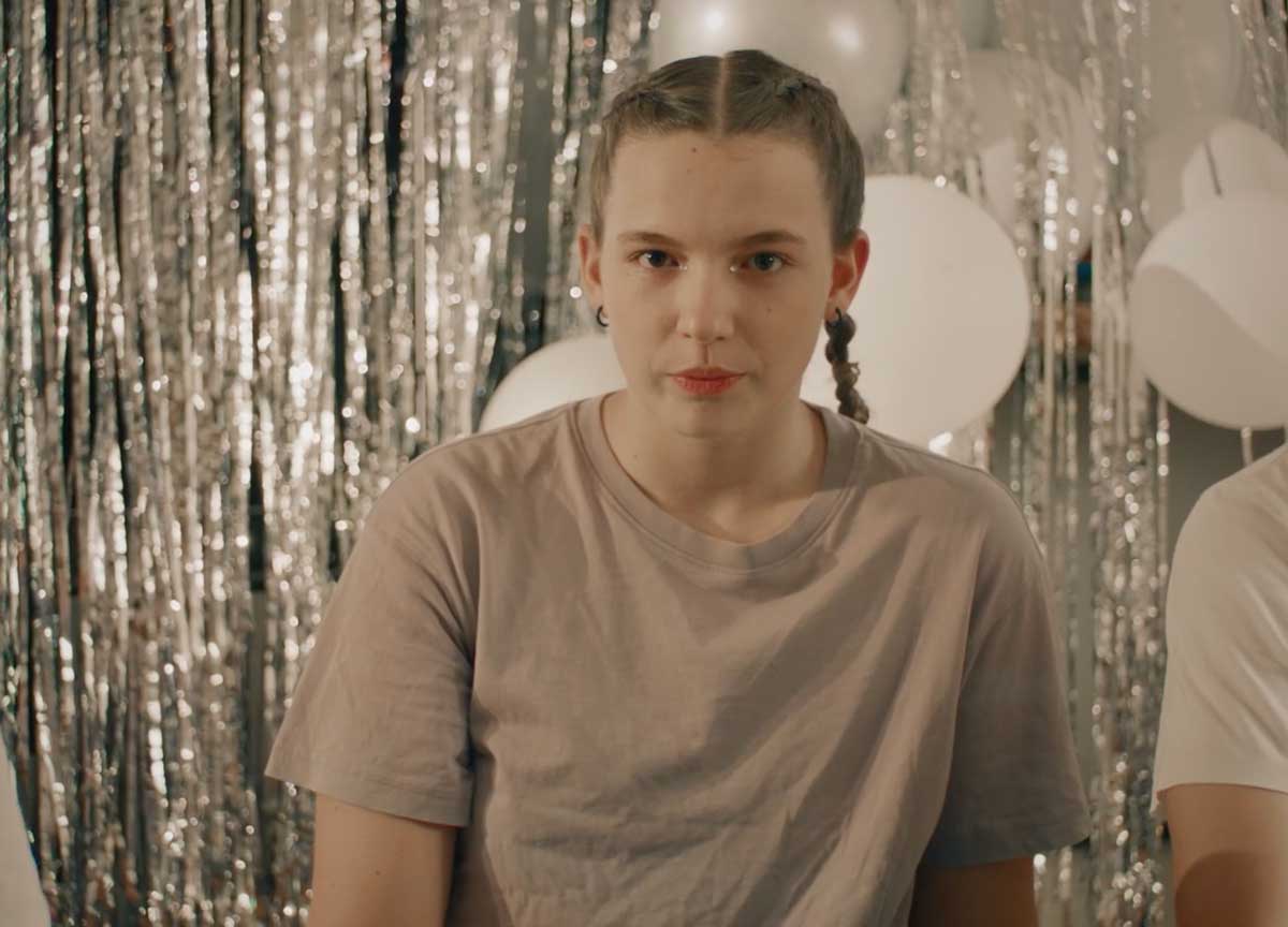 Rocca guida la “svolta gay” di Fratelli d’Italia: sostegno alla Gay Help Line on air con due spot contro la discriminazione