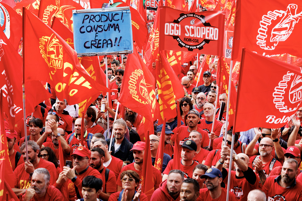 Sciopero automotive, in 20mila in piazza: ci sono anche Conte e Schlein. Urso: “Rispetto i sindacati”. E convoca Stellantis Sciopero automotive, in 20mila in piazza: ci sono anche Conte e Schlein. Urso: “Rispetto i sindacati”. E convoca Stellantis