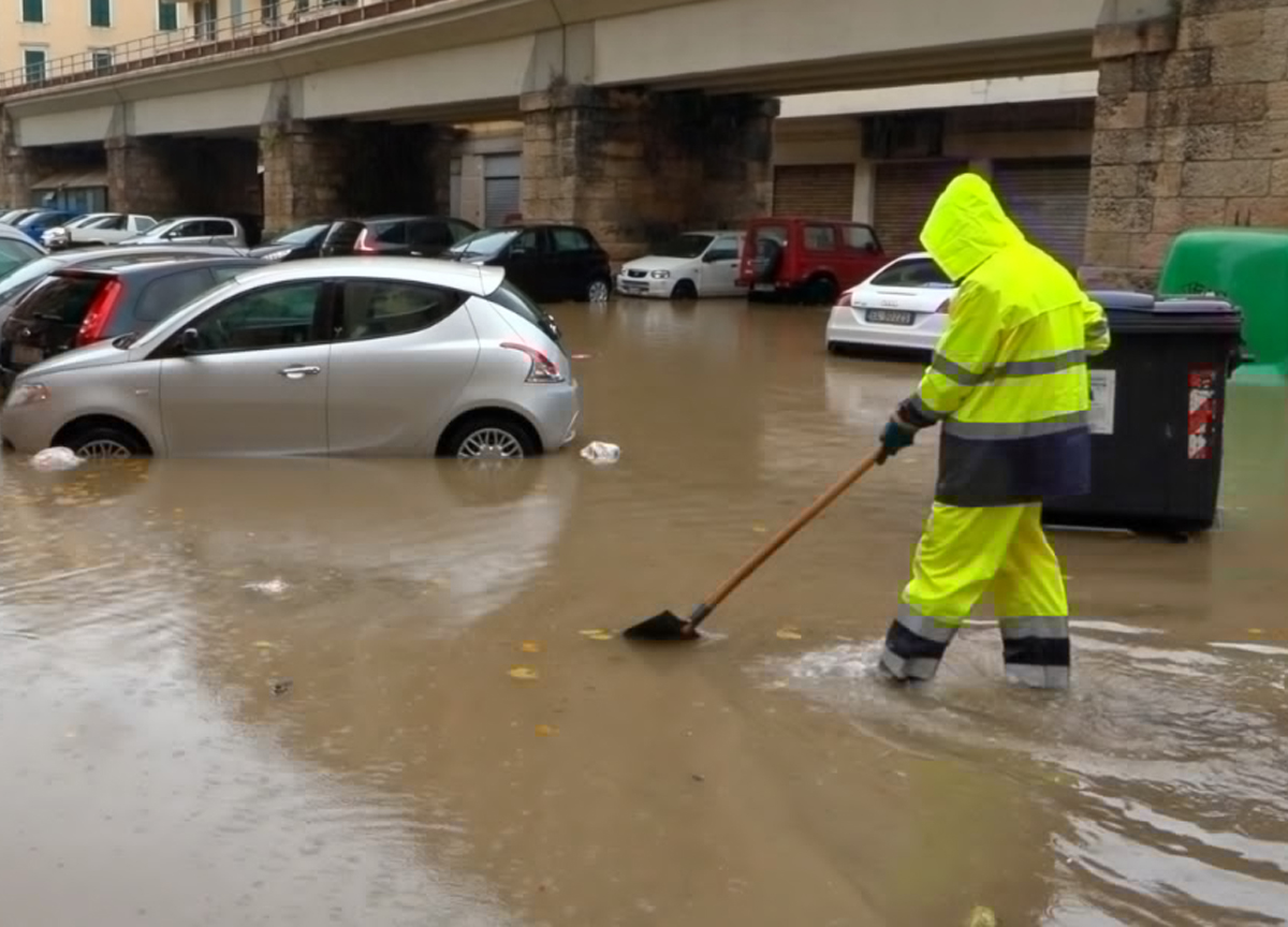 Forte maltempo su più di mezza Italia con temporali e nubifragi. Liguria e Toscana “sommerse” Forte maltempo su più di mezza Italia con temporali e nubifragi. Liguria e Toscana “sommerse”
