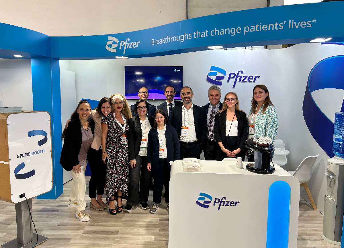 Pfizer: rinnovata la partnership con la Cooperativa Vite Vere Down Dadi al Congresso SIFO 2024 Pfizer: rinnovata la partnership con la Cooperativa Vite Vere Down Dadi al Congresso SIFO 2024