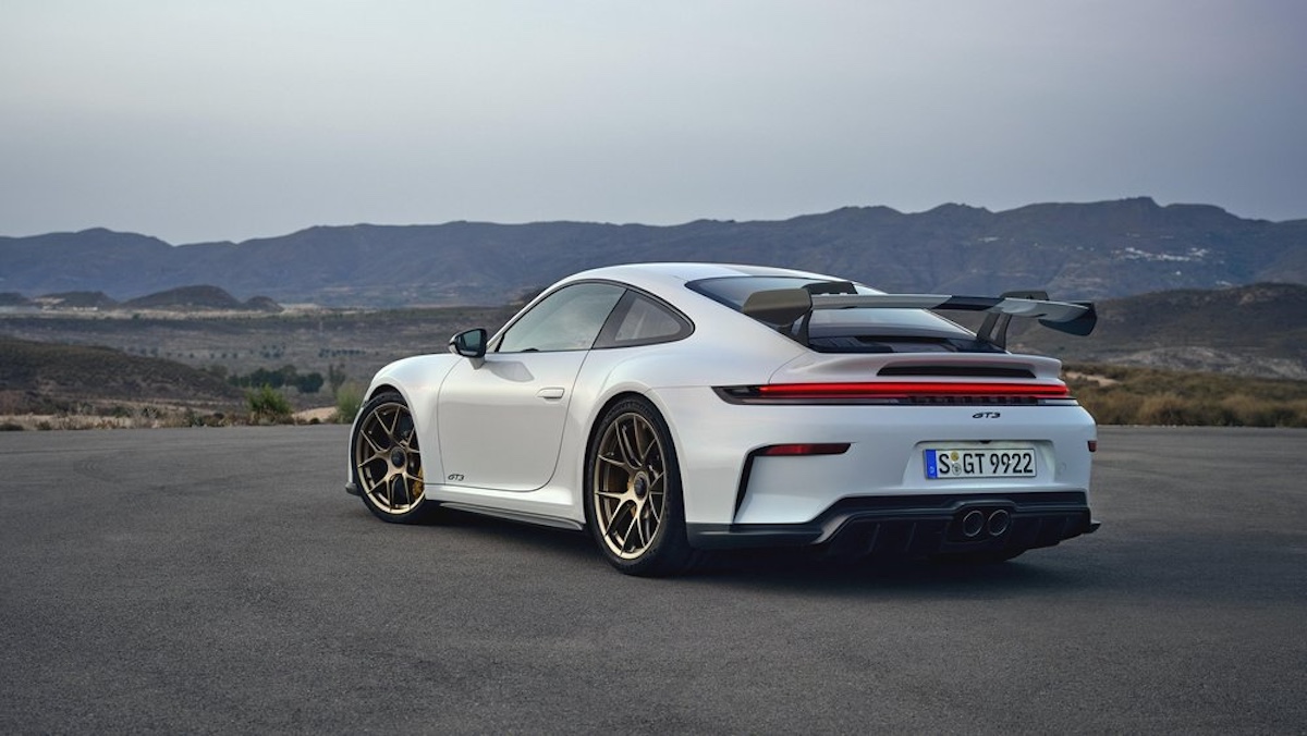 Porsche nuova 911 GT3: la sportiva estrema si rinnova con pacchetti Weissach e Touring Porsche nuova 911 GT3: la sportiva estrema si rinnova con pacchetti Weissach e Touring