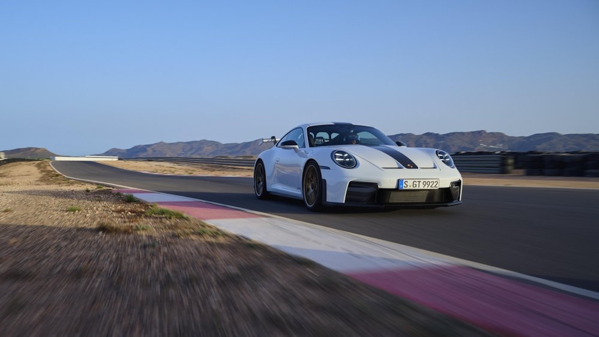 Porsche nuova 911 GT3: la sportiva estrema si rinnova con pacchetti Weissach e Touring Porsche nuova 911 GT3: la sportiva estrema si rinnova con pacchetti Weissach e Touring