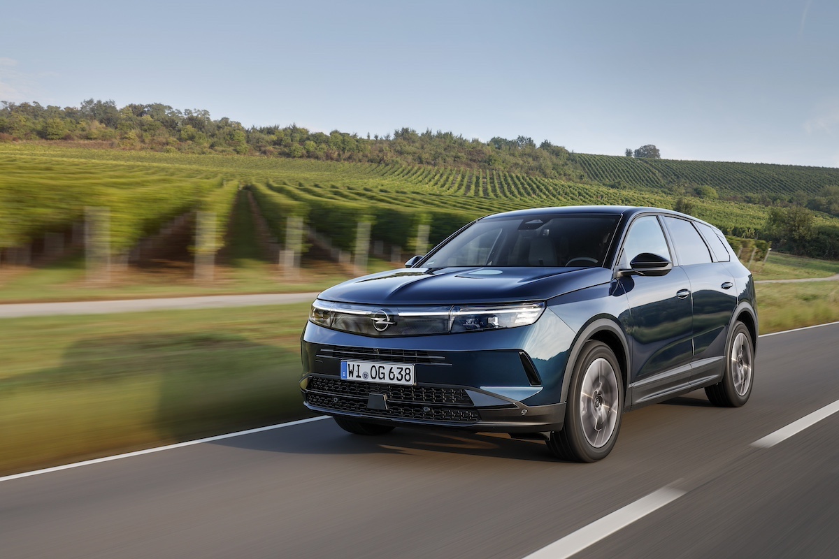 Opel nuovo Grandland: Il SUV elettrificato con design avanguardistico e tecnologia sostenibile Opel nuovo Grandland: Il SUV elettrificato con design avanguardistico e tecnologia sostenibile