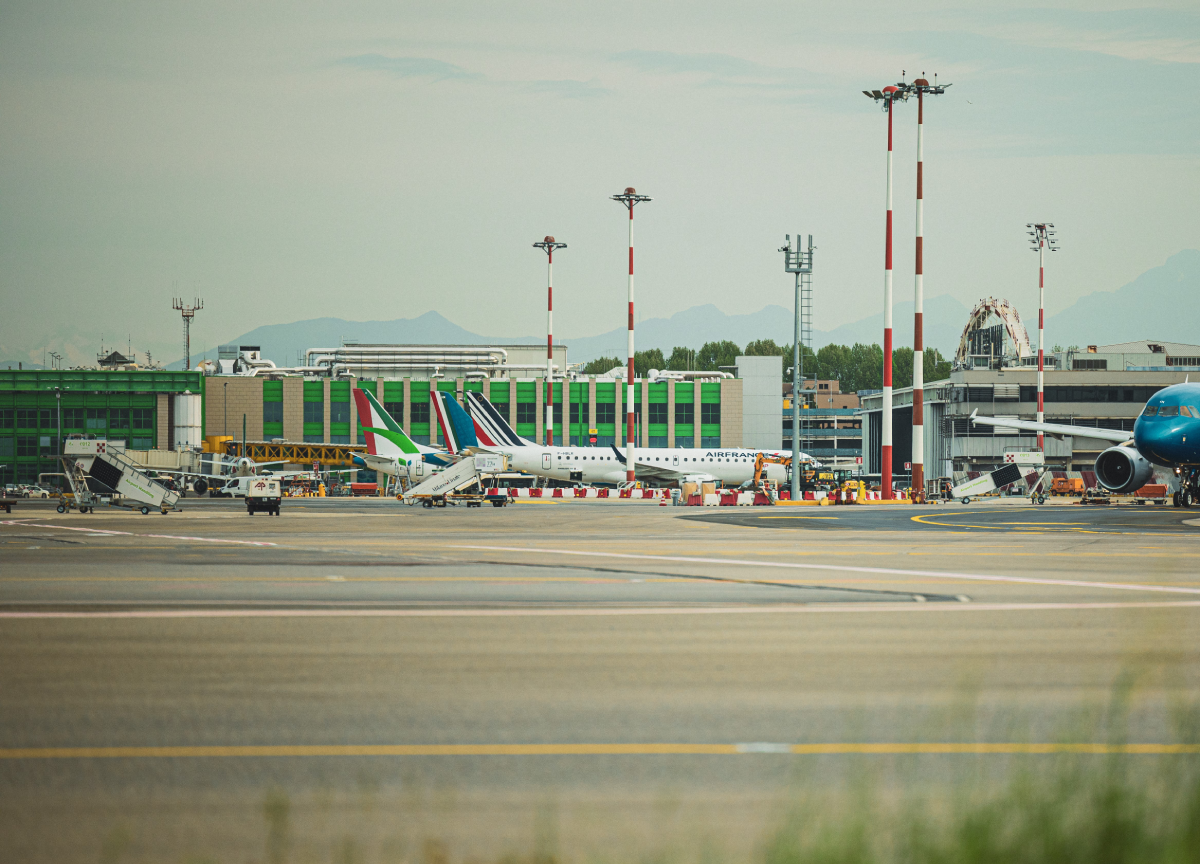 Problemi ai radar di Milano: voli fermi a Malpensa, Linate e Orio al Serio Problemi ai radar di Milano: voli fermi a Malpensa, Linate e Orio al Serio