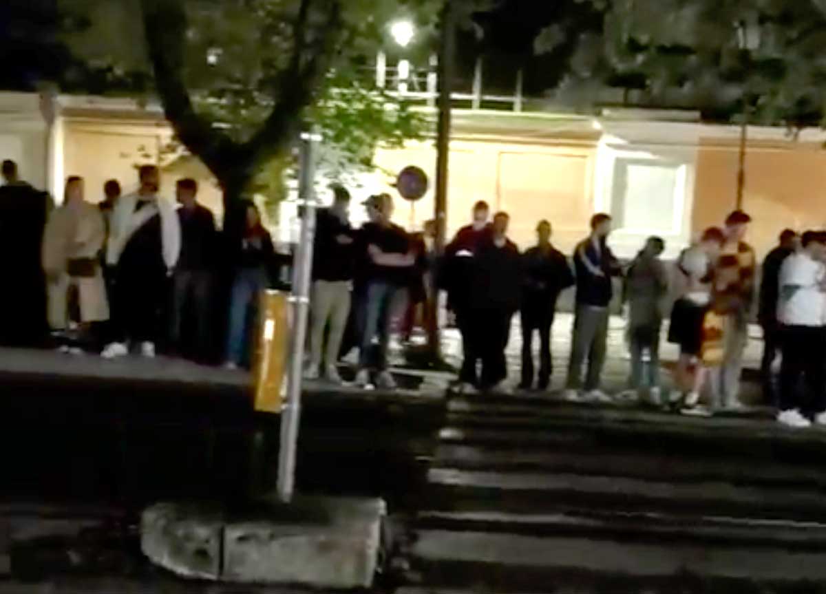 Roma verso il Giubileo, Gualtieri esulta: “Città vivibile nonostante i cantieri”. Ma poi c’è l’attesa del bus Atac in viale Giulio Cesare Roma verso il Giubileo, Gualtieri esulta: “Città vivibile nonostante i cantieri”. Ma poi c’è l’attesa del bus Atac in viale Giulio Cesare