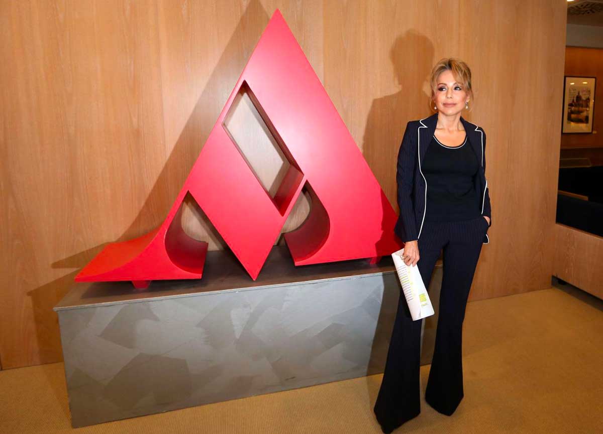 Marina Berlusconi a Roma, la discesa in campo per il bookstore di Mondadori alla Galleria Alberto Sordi Marina Berlusconi a Roma, la discesa in campo per il bookstore di Mondadori alla Galleria Alberto Sordi