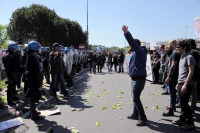 Scontri a Pisa durante il corteo pro Palestina, una decina di poliziotti indagati per lesioni