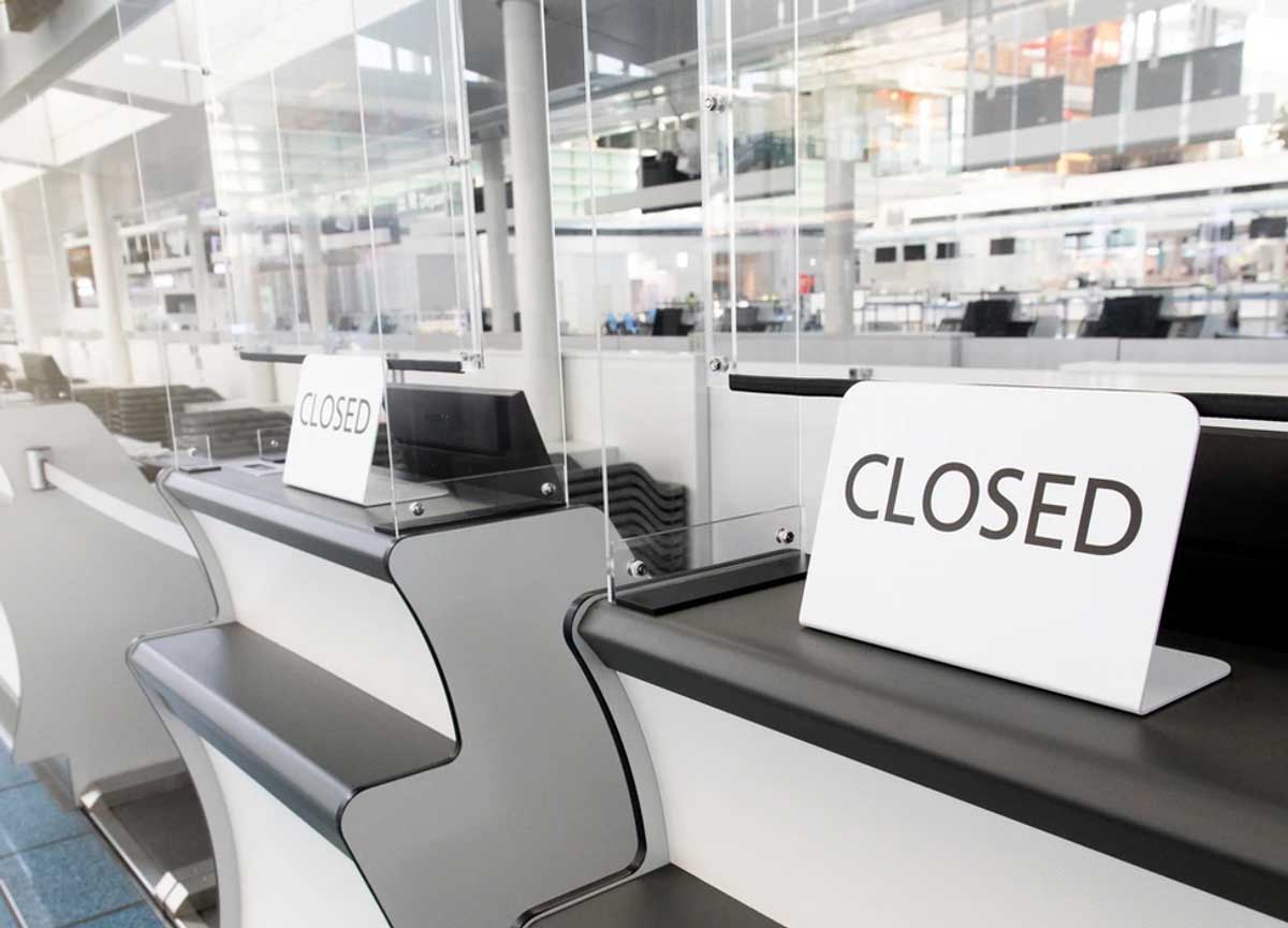 Banche, la grande ritirata: chiuso il 34% degli sportelli. Effetto dinosauri e 7 italiani su 100 non hanno una filiale