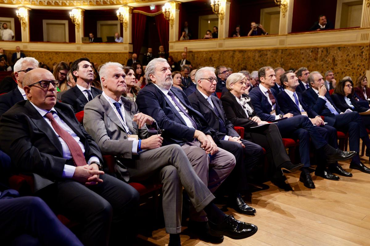 Festival delle Regioni e delle Province autonome: chiusura con plauso corale Festival delle Regioni e delle Province autonome: chiusura con plauso corale
