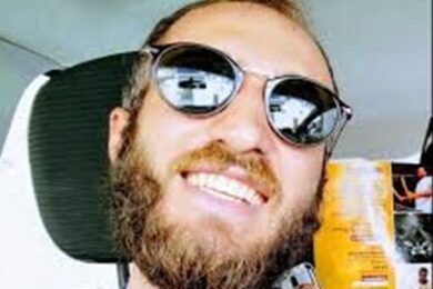 Milano, sbatte contro la portiera aperta dell’auto : ciclista muore dopo dieci giorni