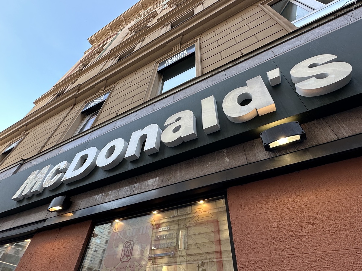 McDonald’s, allarme da escherichia coli: un morto e decine di malori. Il titolo soffre in Borsa McDonald’s, allarme da escherichia coli: un morto e decine di malori. Il titolo soffre in Borsa