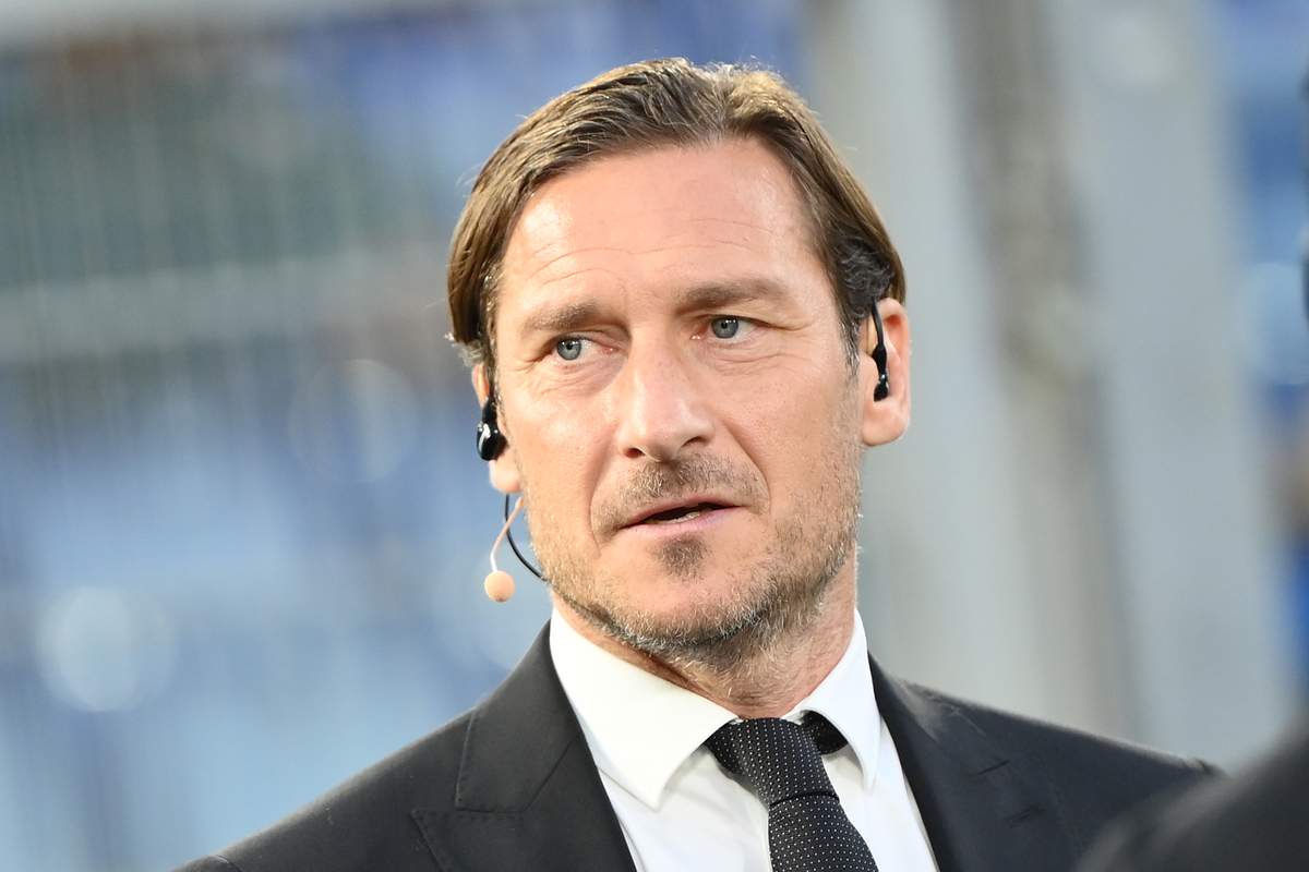 Totti – Marialuisa Jacobelli, scoppia la passione. Intanto Ilary Blasi vuole 20mila euro di alimenti Totti – Marialuisa Jacobelli, scoppia la passione. Intanto Ilary Blasi vuole 20mila euro di alimenti