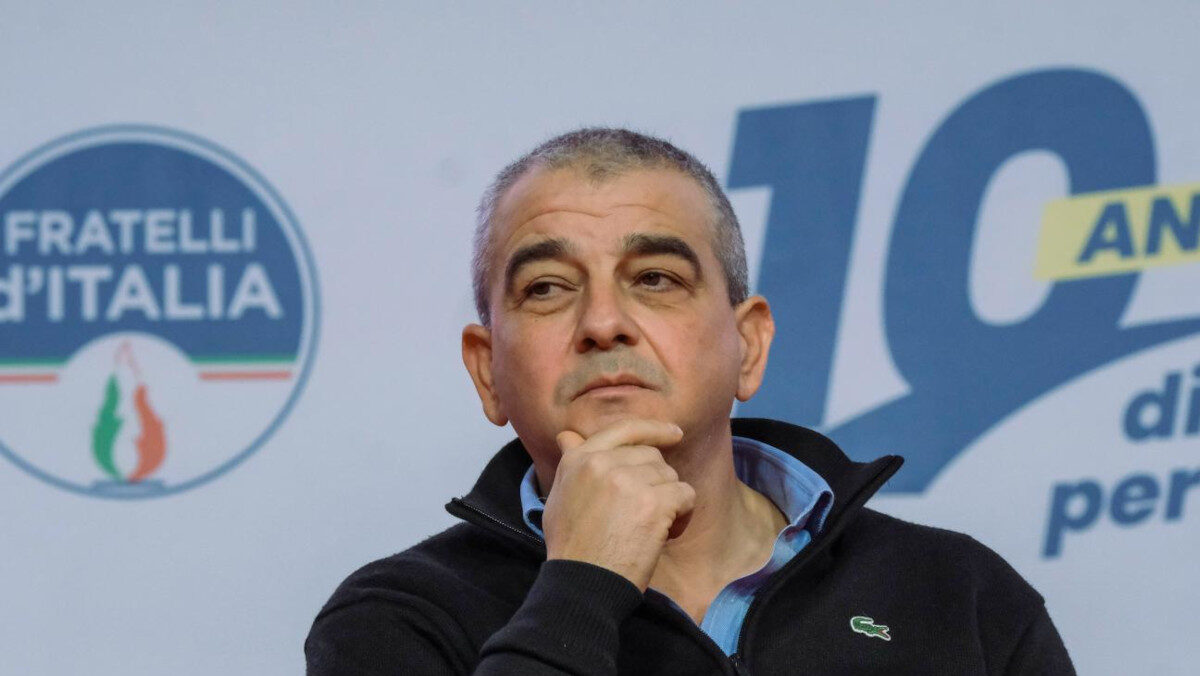 Governo, Fazzolari esulta: “Quasi 1,2 milioni di posti di lavoro a tempo indeterminato in più”