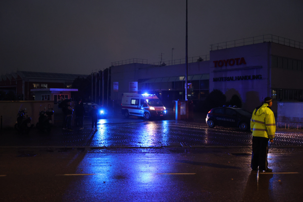Bologna, inchiesta sull’esplosione della fabbrica Toyota: sospesa l’attività. Che cosa sappiamo sulle cause dietro l’incidente