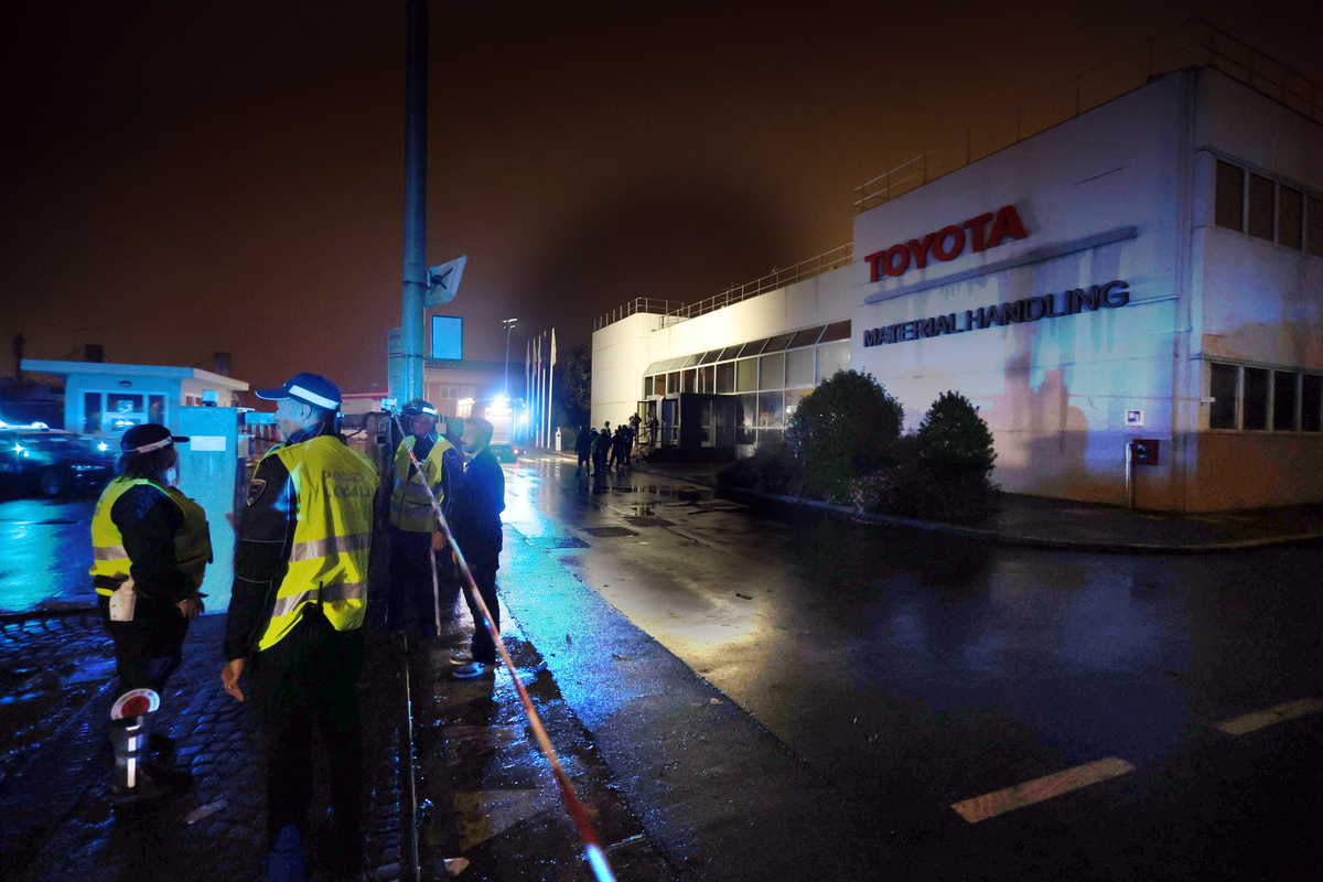 Bologna, inchiesta sull’esplosione della fabbrica Toyota: sospesa l’attività. Che cosa sappiamo sulle cause dietro l’incidente