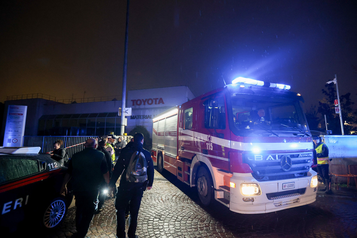 Bologna, inchiesta sull’esplosione della fabbrica Toyota: sospesa l’attività. Che cosa sappiamo sulle cause dietro l’incidente