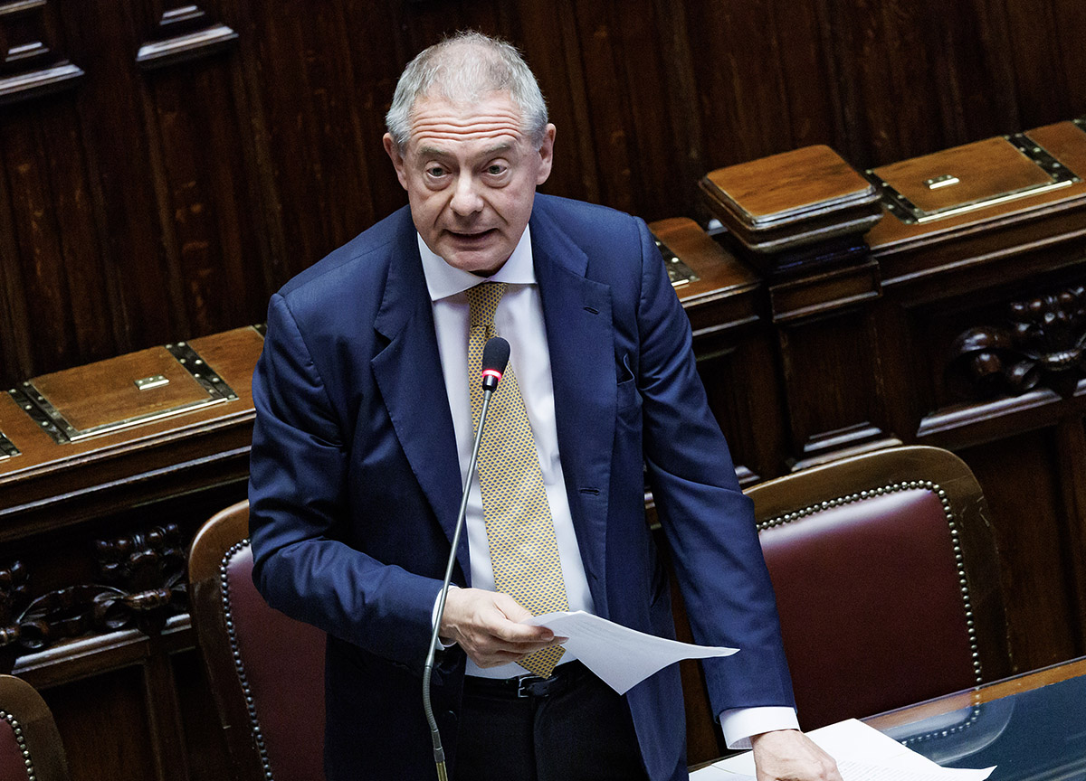 Governo, Adolfo Urso denuncia Il Domani: le mie riunioni registrate. Spunta anche un esposto alla Procura Governo, Adolfo Urso denuncia Il Domani: le mie riunioni registrate. Spunta anche un esposto alla Procura